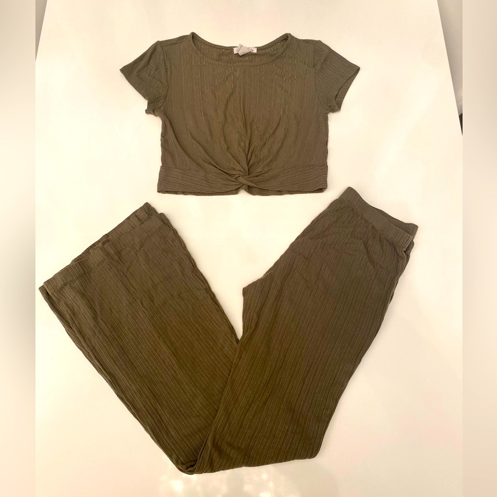 Green Crop Top & Pants Set